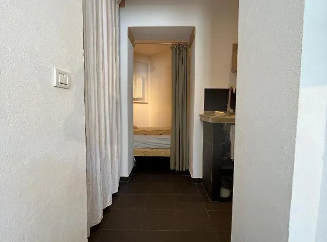 Old Town Napoleon Crib 公寓 *