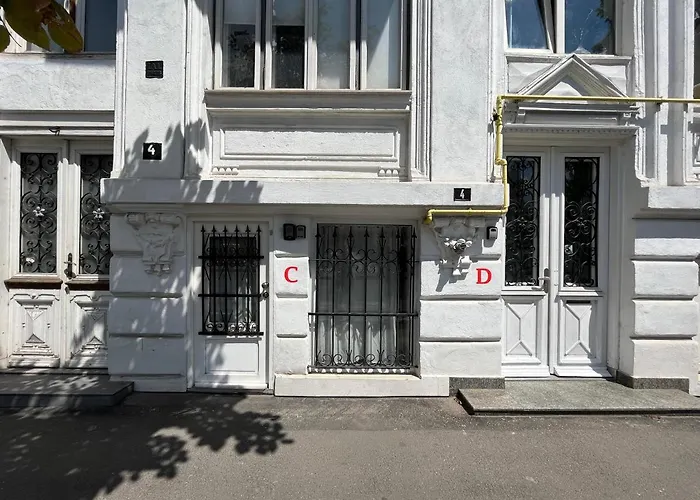 Old Town Napoleon Crib Bukurešť